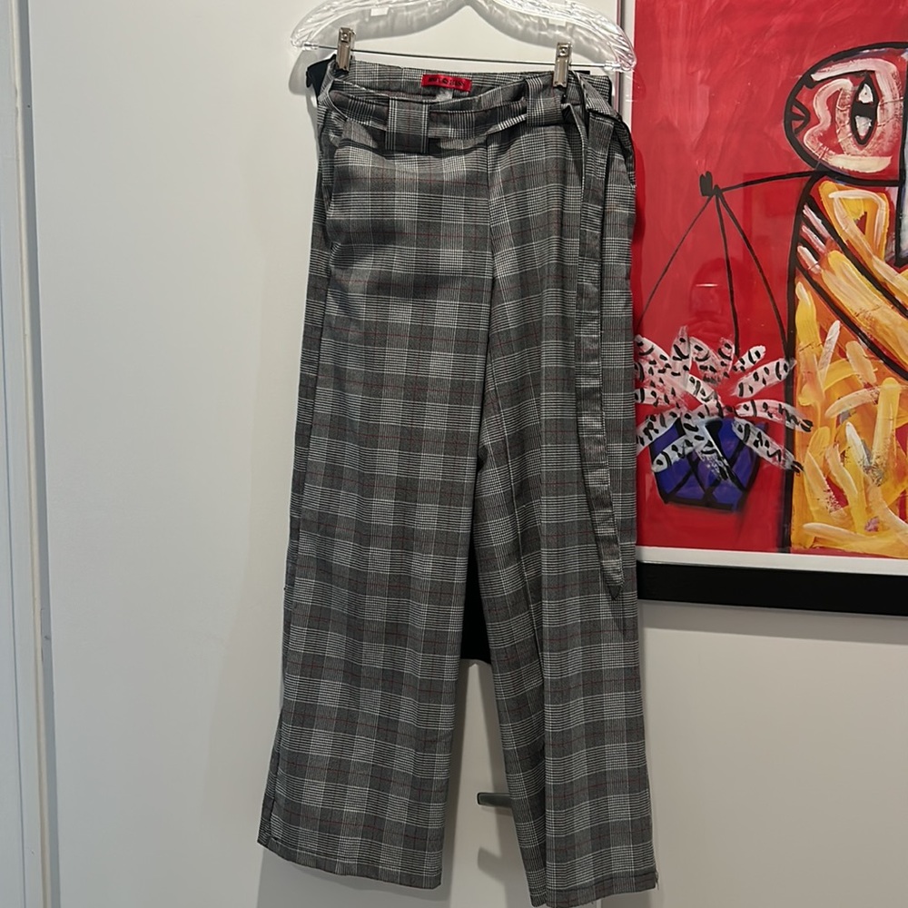 Hot kiss plaid pants